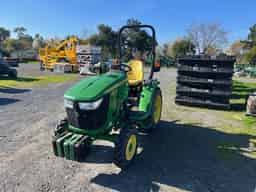 2022 John Deere 3033R Image