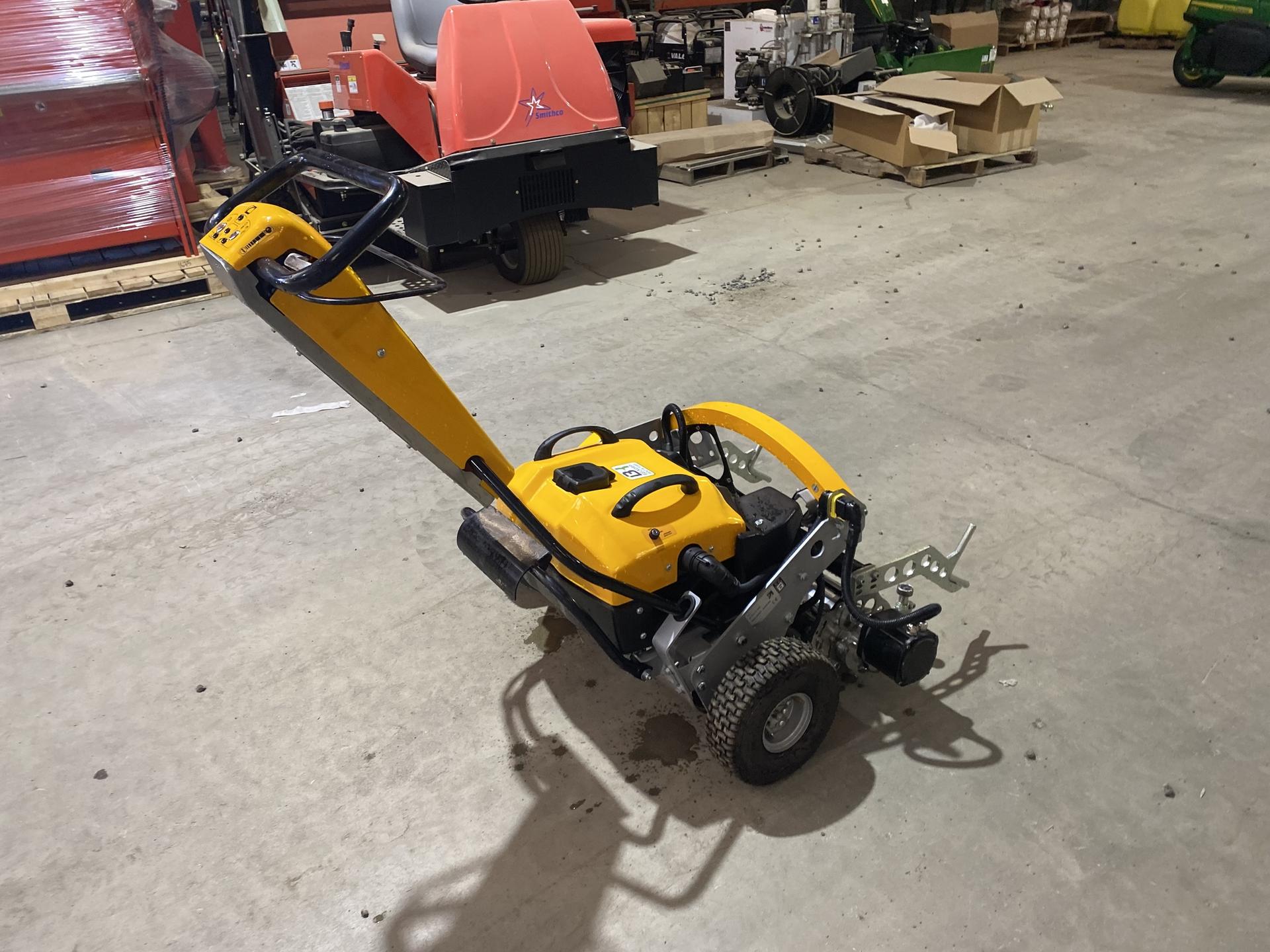 2019 Cub Cadet MWR TRAX:FLT22 Image