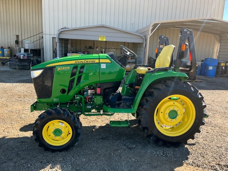 2021 John Deere 3033R Image