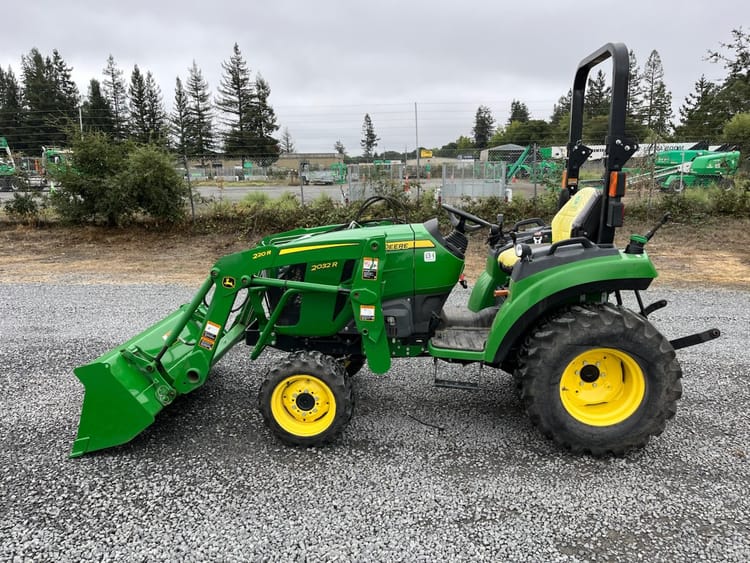 2018 John Deere 2032R Image