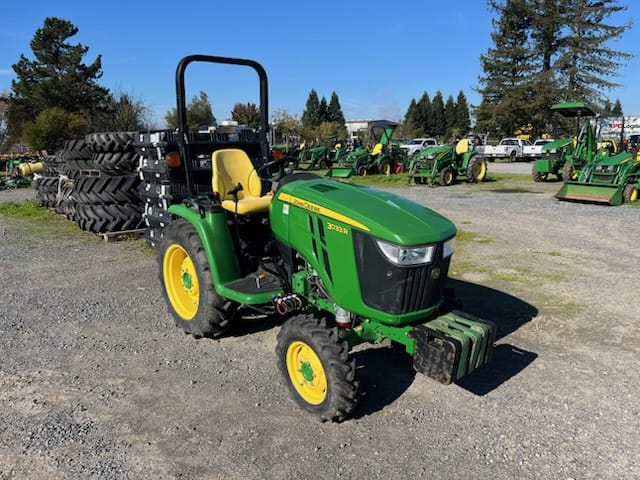 2022 John Deere 3033R Image