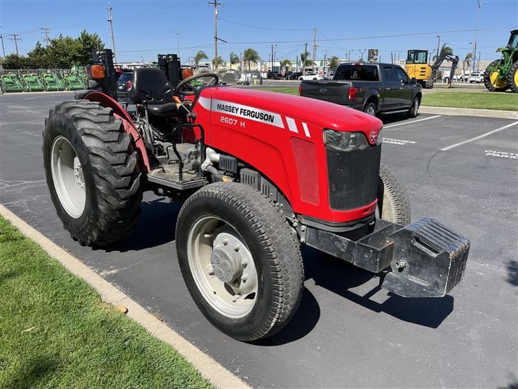 2017 Massey Ferguson 2607H Image